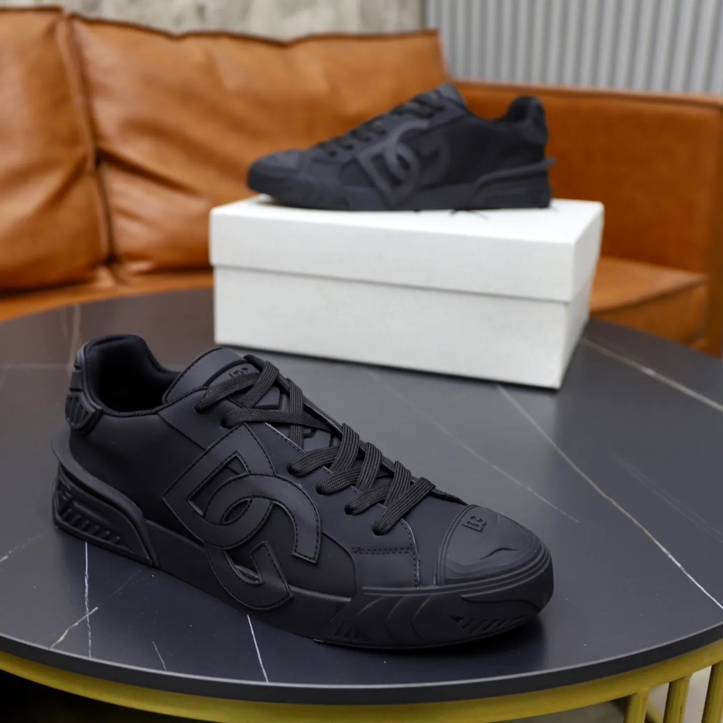 Ex-factory price: 600💰••New products••Dolce&Gabbana••DG✔️High-end men's sports•casual shoes. Original goods from top counters. Original imported multiple material splicing design ➕Original outsole.  Size: 38-44 (45, 46 customized)